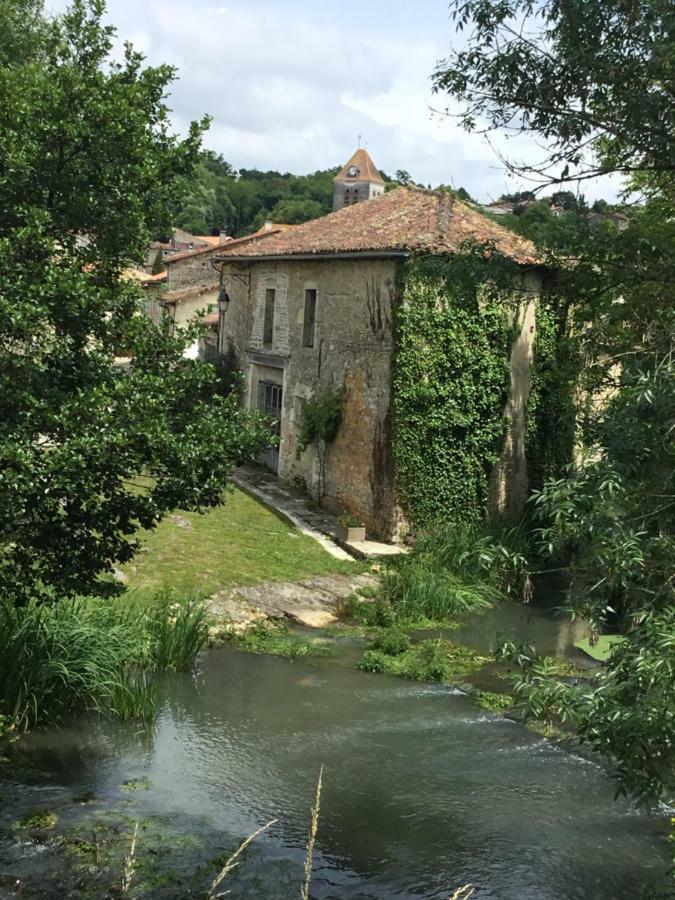 Bed and Breakfast La Vieille Maison Rose Nanteuil-en-Vallee Екстер'єр фото